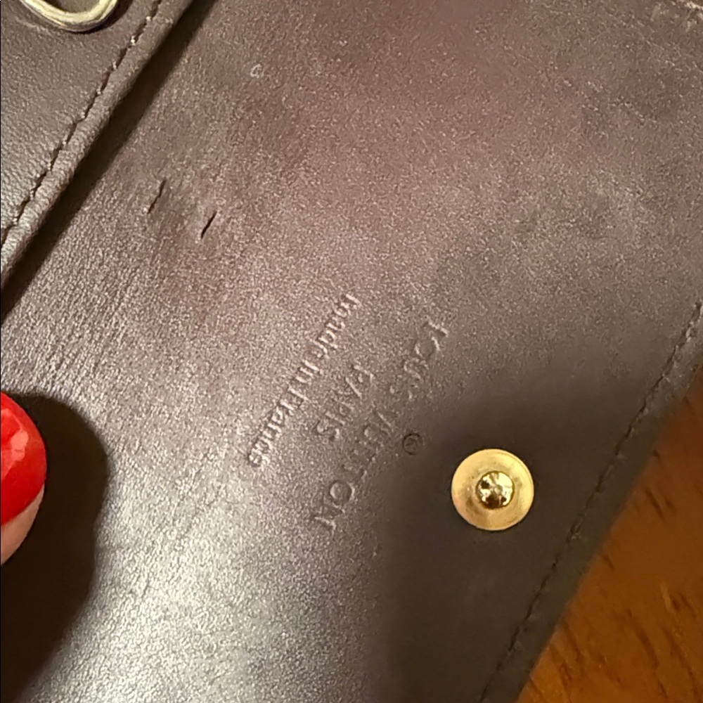 Louis Vuitton Amarante Vernis Key Holder - Picture 6 of 12